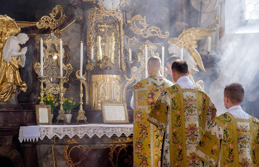 Traditional Latin Mass